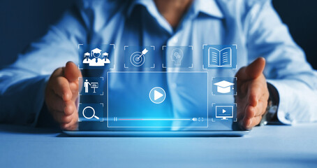 形容行动缓慢的成语