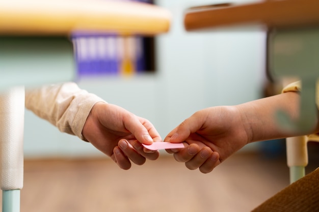 形容行动缓慢的成语